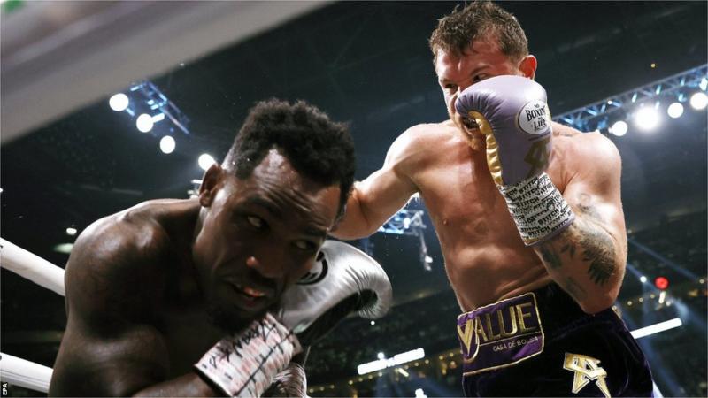 Alvarez beats Jermell Charlo to defend s...