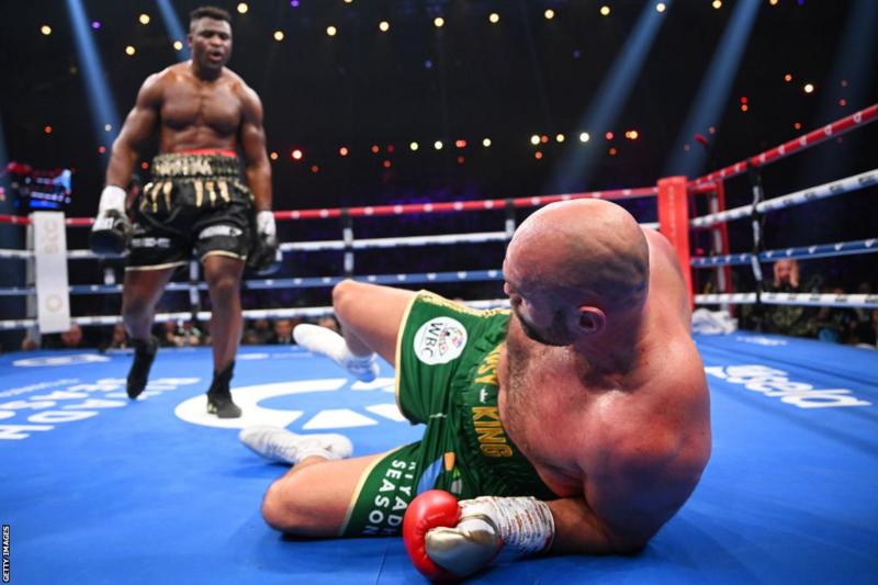 Fury survives knockdown, claims controve...