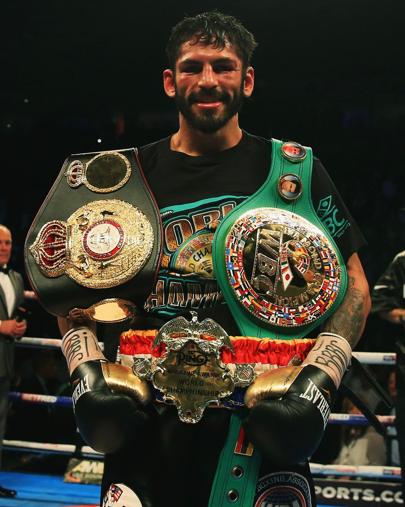 Linares announces retirement