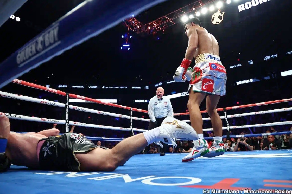 Munguia dominates and stops Ryder in nin...