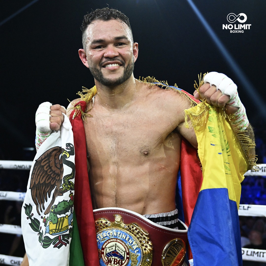 Saavedra surprises Hardman, wins WBO Int...