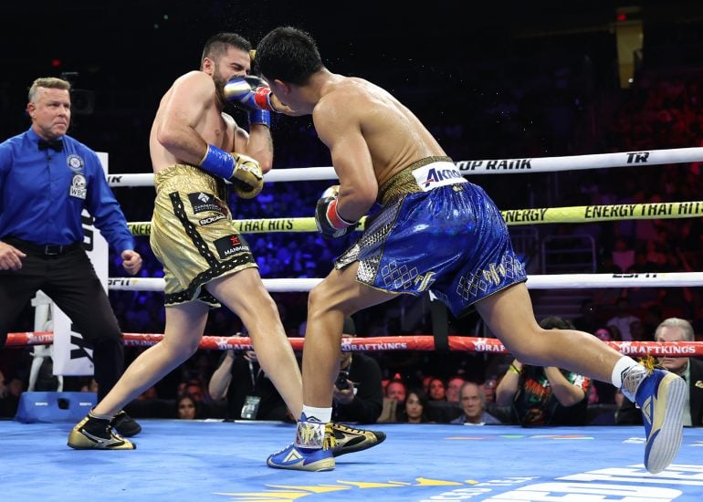 Munguia stops Bazinyan in round 10