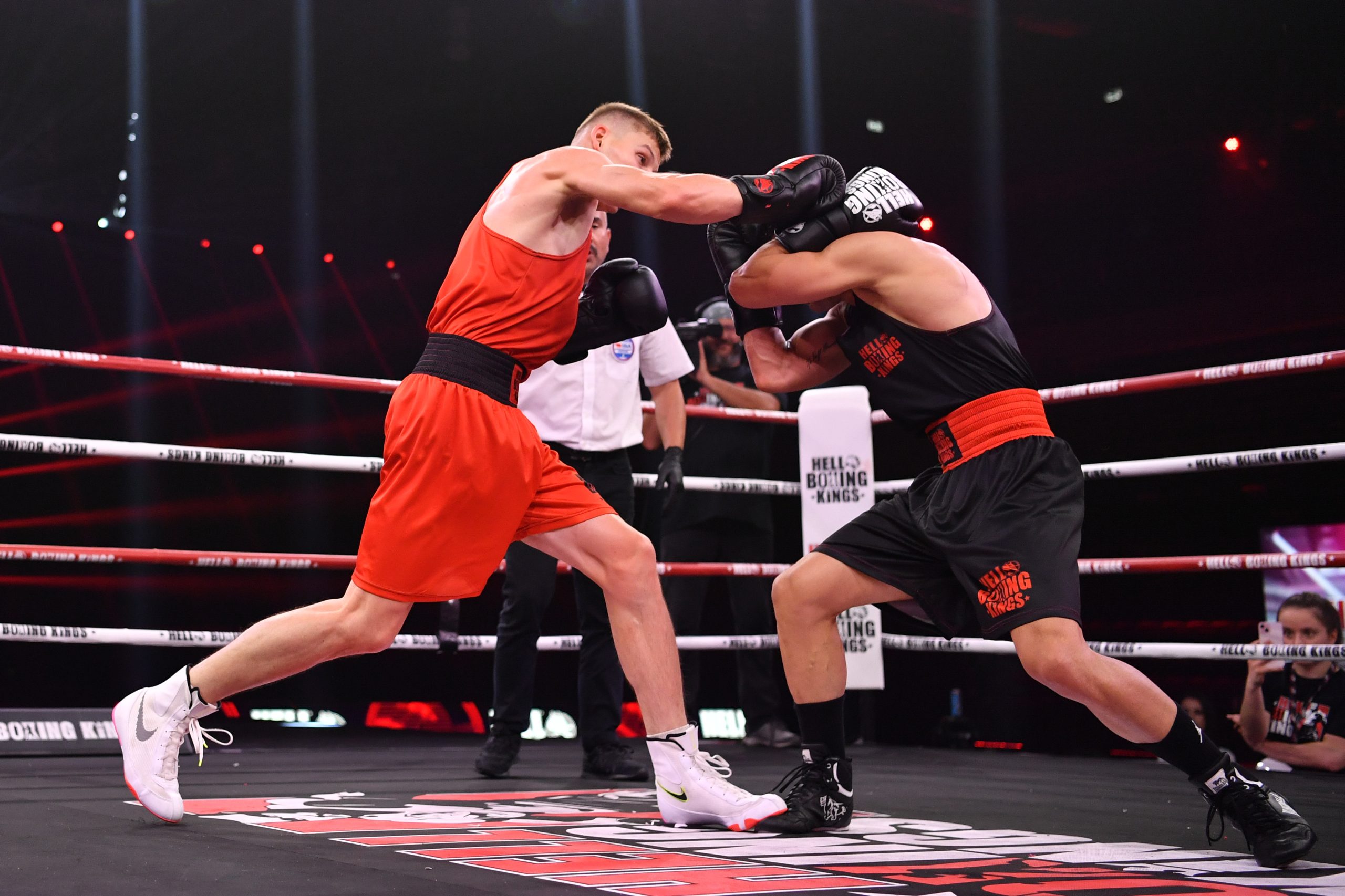 Juratoni, Bona and Csiki amazed in the quarter-finals of the Hell Boxing Kings