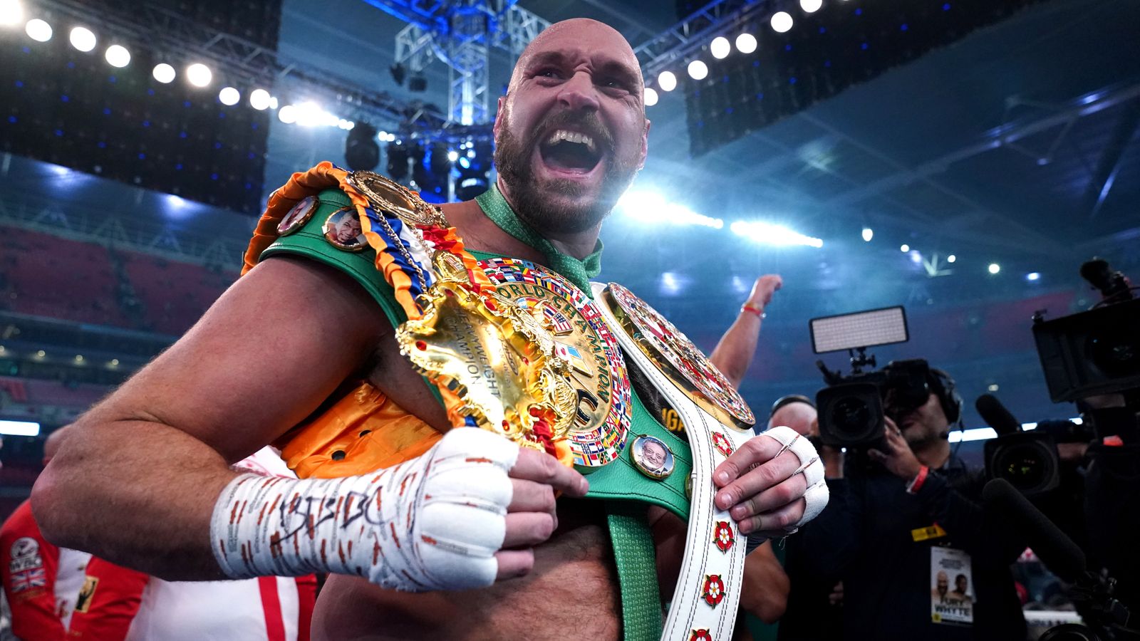 Tyson Fury announces retirement from box...