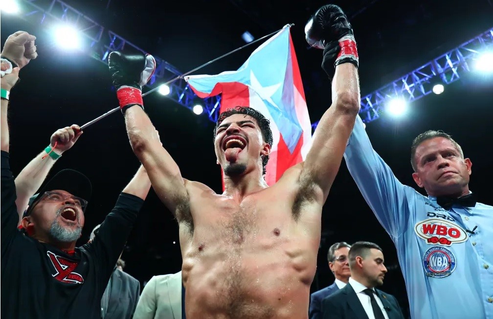 Xander Zayas defeats Baraou unifies WBA and WBO titles